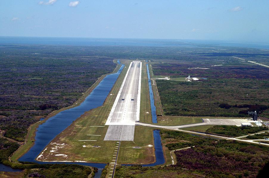 KSC shuttle runway
