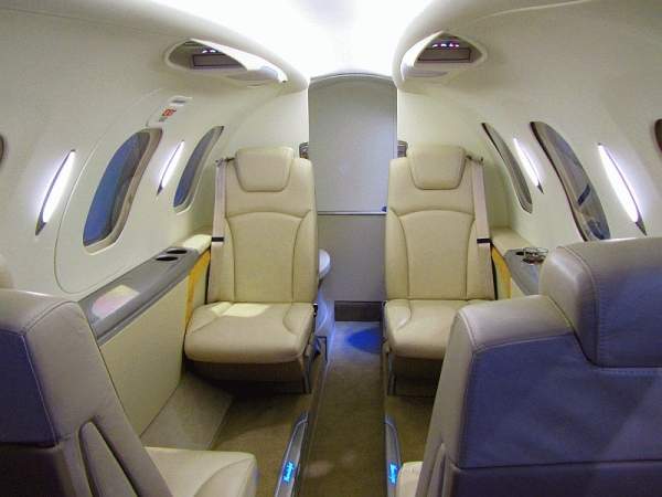 In four-seat club configuration with a single seat divan, the cabin can accommodate five passengers. Credit: Waerfelu.