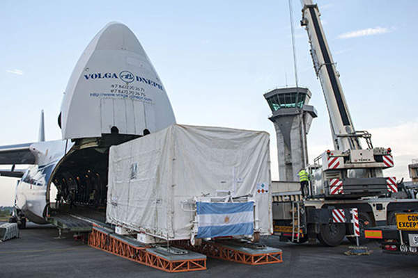 ARSAT-1 was delivered to French Guiana in an An-124 cargo aircraft.