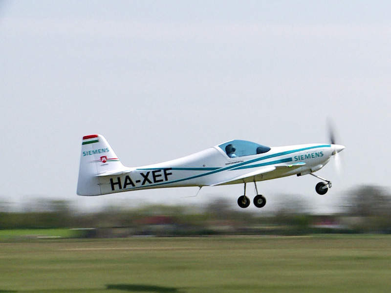 The maiden flight of eFusion was completed on 11 April 2016. Credit: Magnus Aircraft.