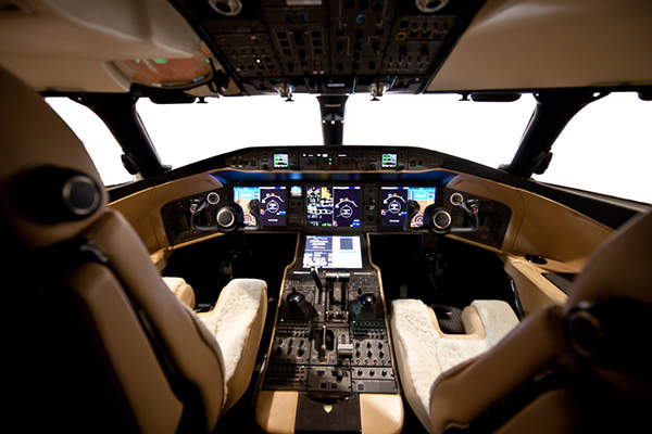 Cockpit avionics of the Global 6000 business jet.