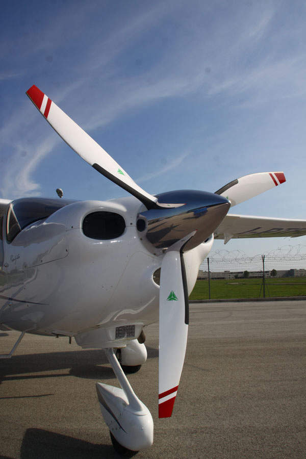 The aircraft has a nose gear with a tubular steel leg. Image courtesy of Costruzioni Aeronautiche TECNAM S.r.l.