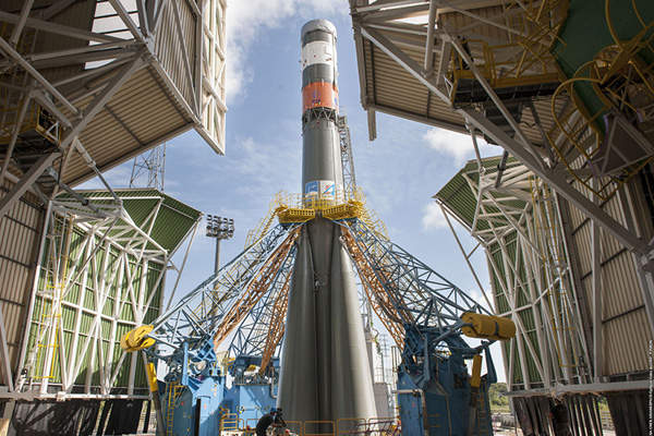 The Soyuz VS 09 launch vehicle in a vertical orientation position. Image courtesy of Arianespace.