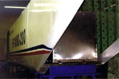 The FF-5000 aircraft can also be loaded from the rear.