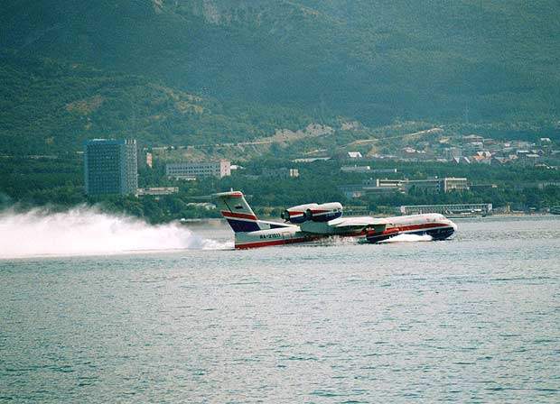 Water can either be loaded at an airfield or scooped on gliding over the water surface within 14 seconds.