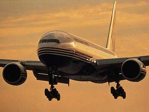 The Boeing 777-200 main landing gear features six-wheeled bogies.