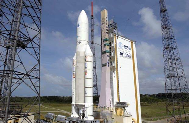 The Envisat satellite went through its last testing in January 2001 before being shipped to the French dependency Kourou for launch. Transportation was a major task involving the transport of machinery by air, land and water.