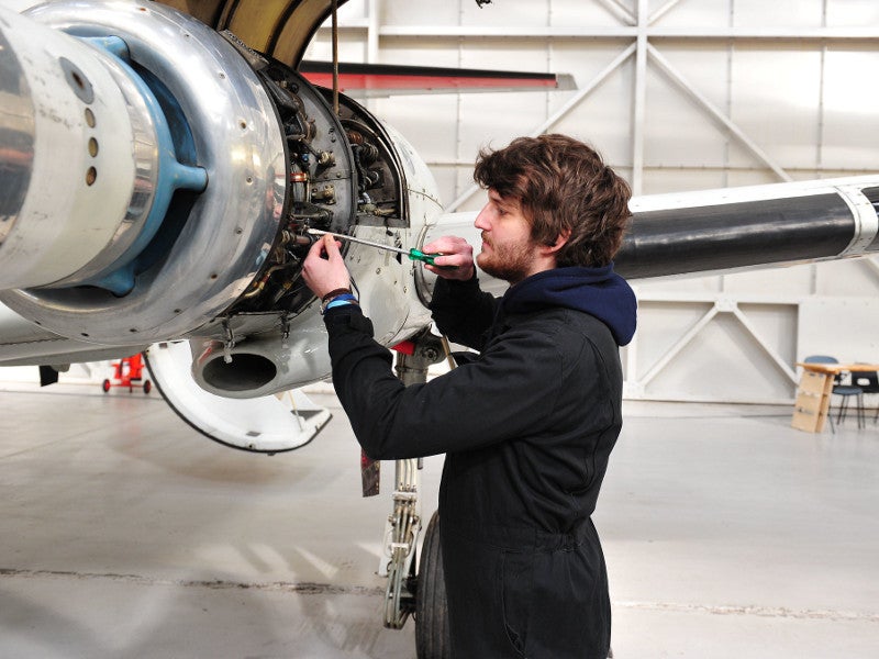 Job opportunities for aeronautical engineers in uk